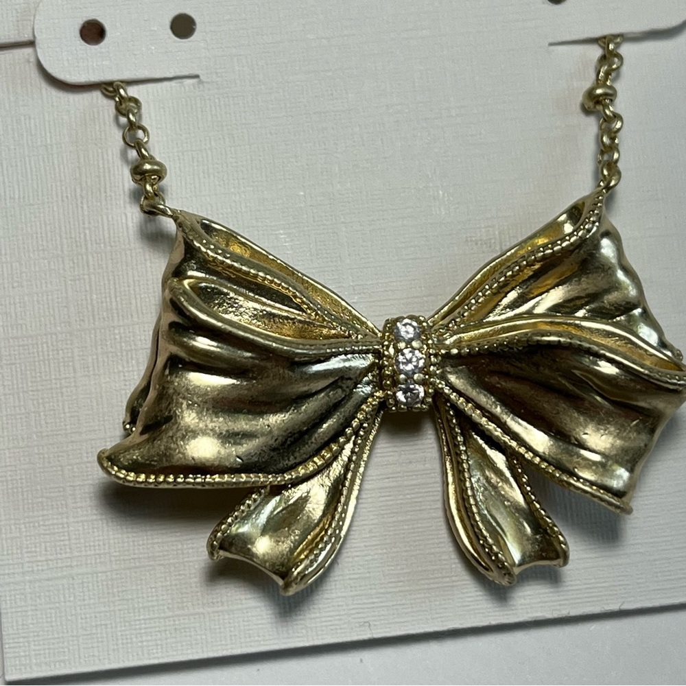 🎀Kendra Scott x Love Shack Fancy Gold Bow Necklace in White Crystal✨ - Picture 7 of 12